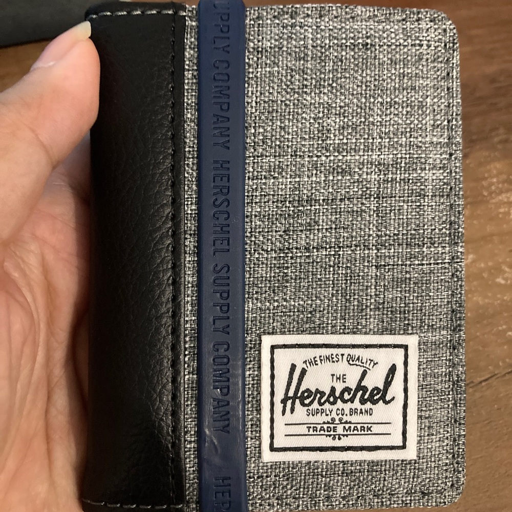 Herschel Gordon Wallet (NWOT with rubber)